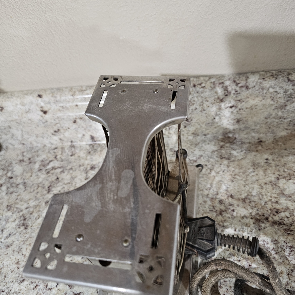 Vintage Metal Toaster With Slide Out Toast Holders - Picture 5 of 12